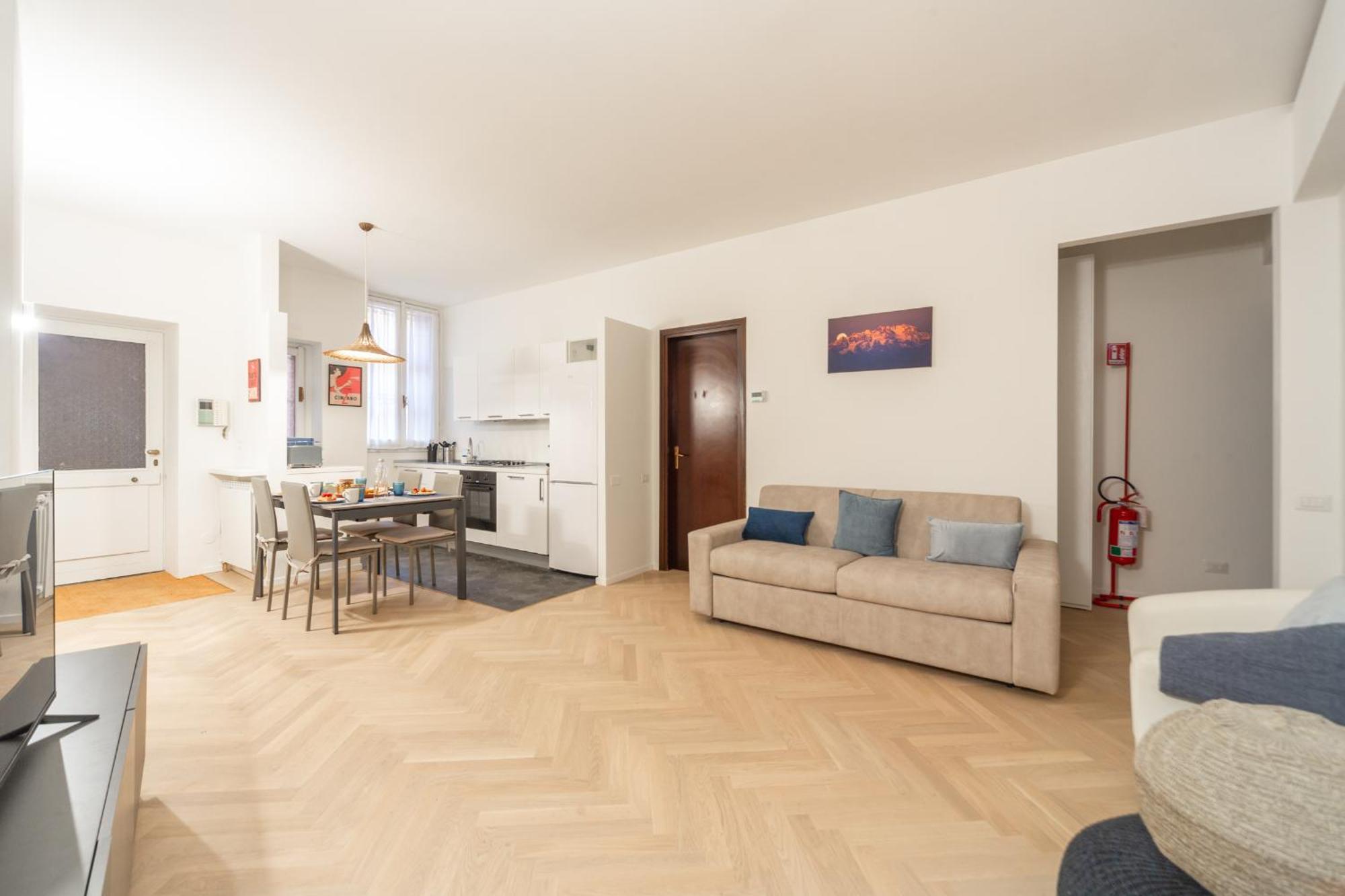 Charming 2-bedroom In Milanese Building *
