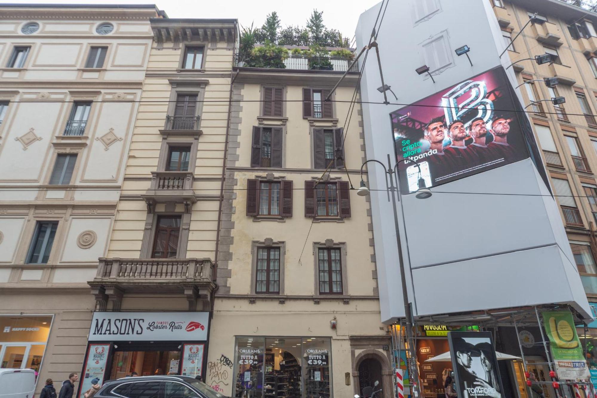 Charming 2-bedroom In Milanese Building *