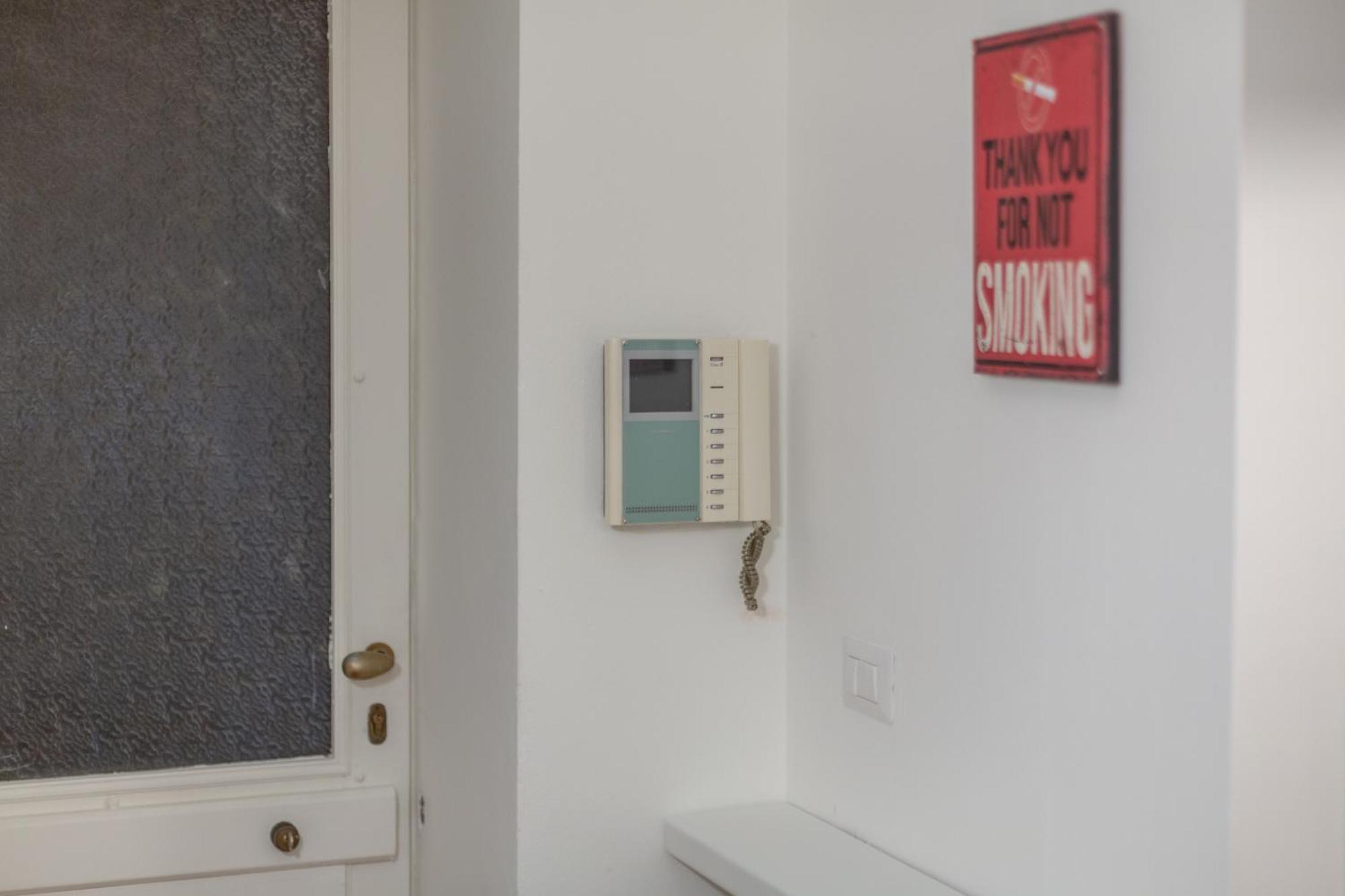 Charming 2-bedroom In Milanese Building *
