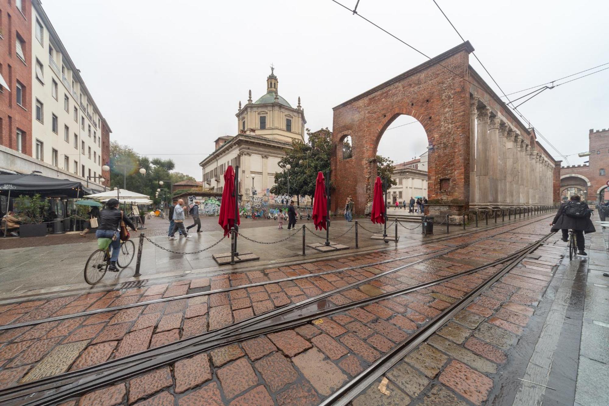 Charming 2-bedroom In Milanese Building Appartement *