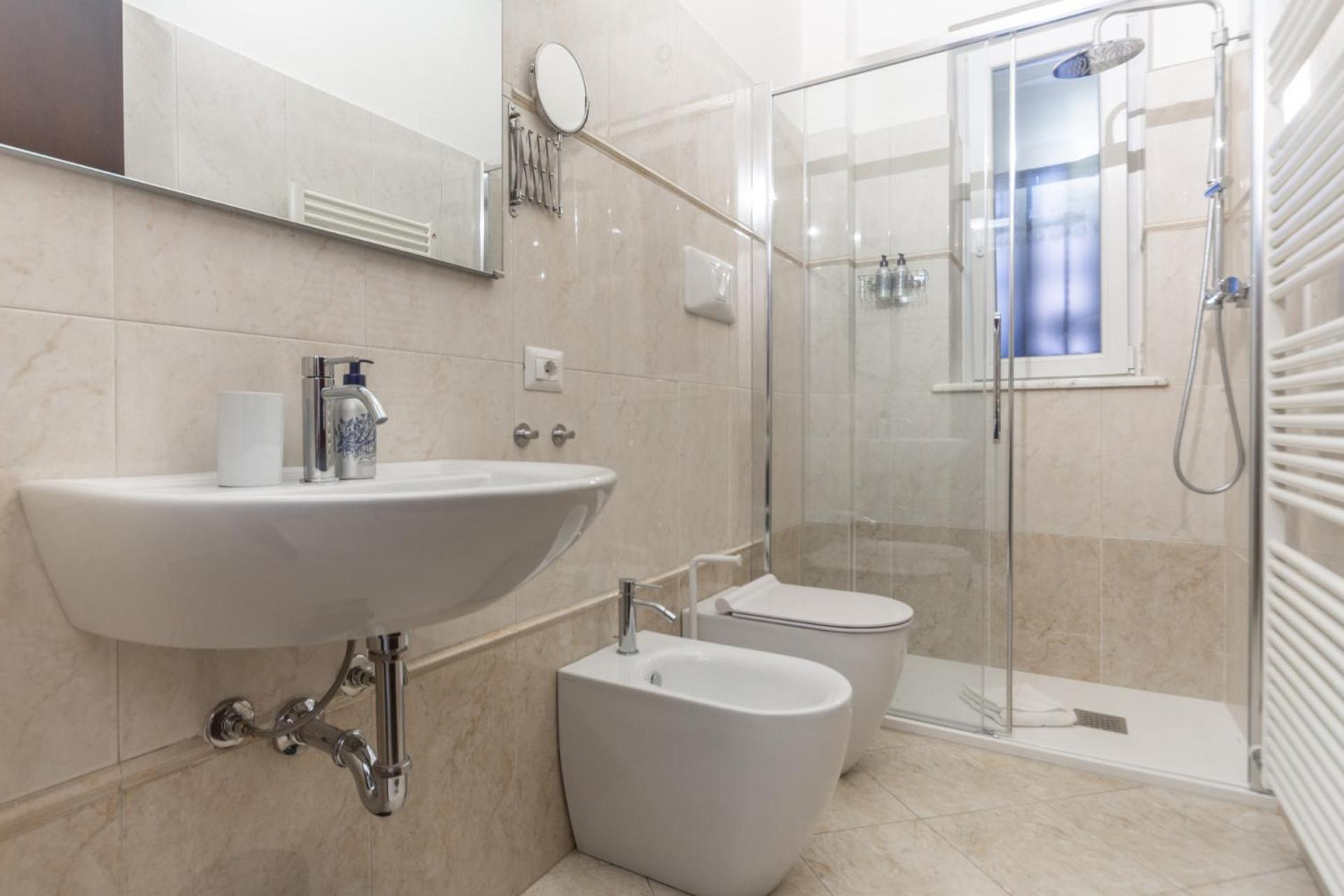 Charming 2-bedroom In Milanese Building *