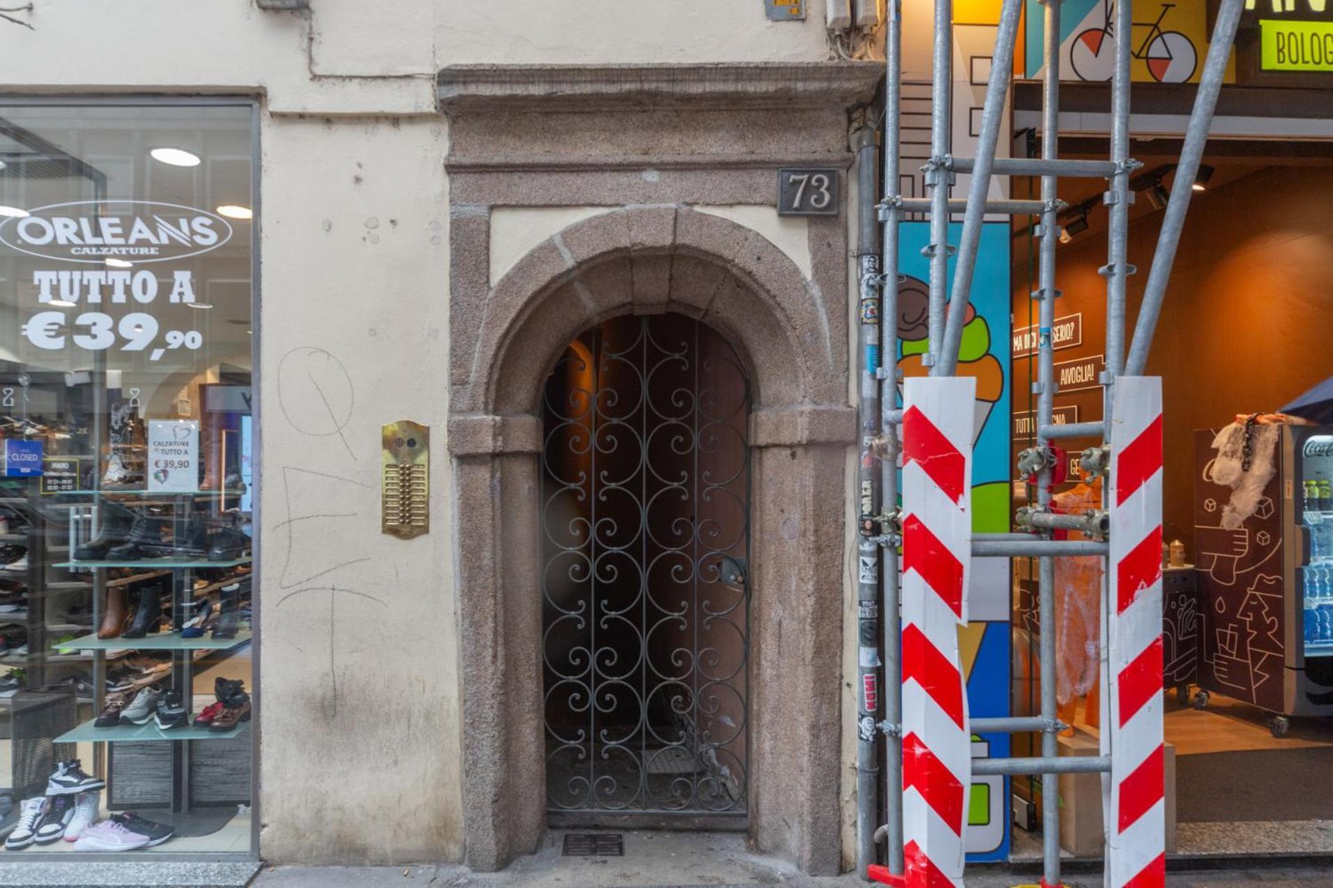 Charming 2-bedroom In Milanese Building